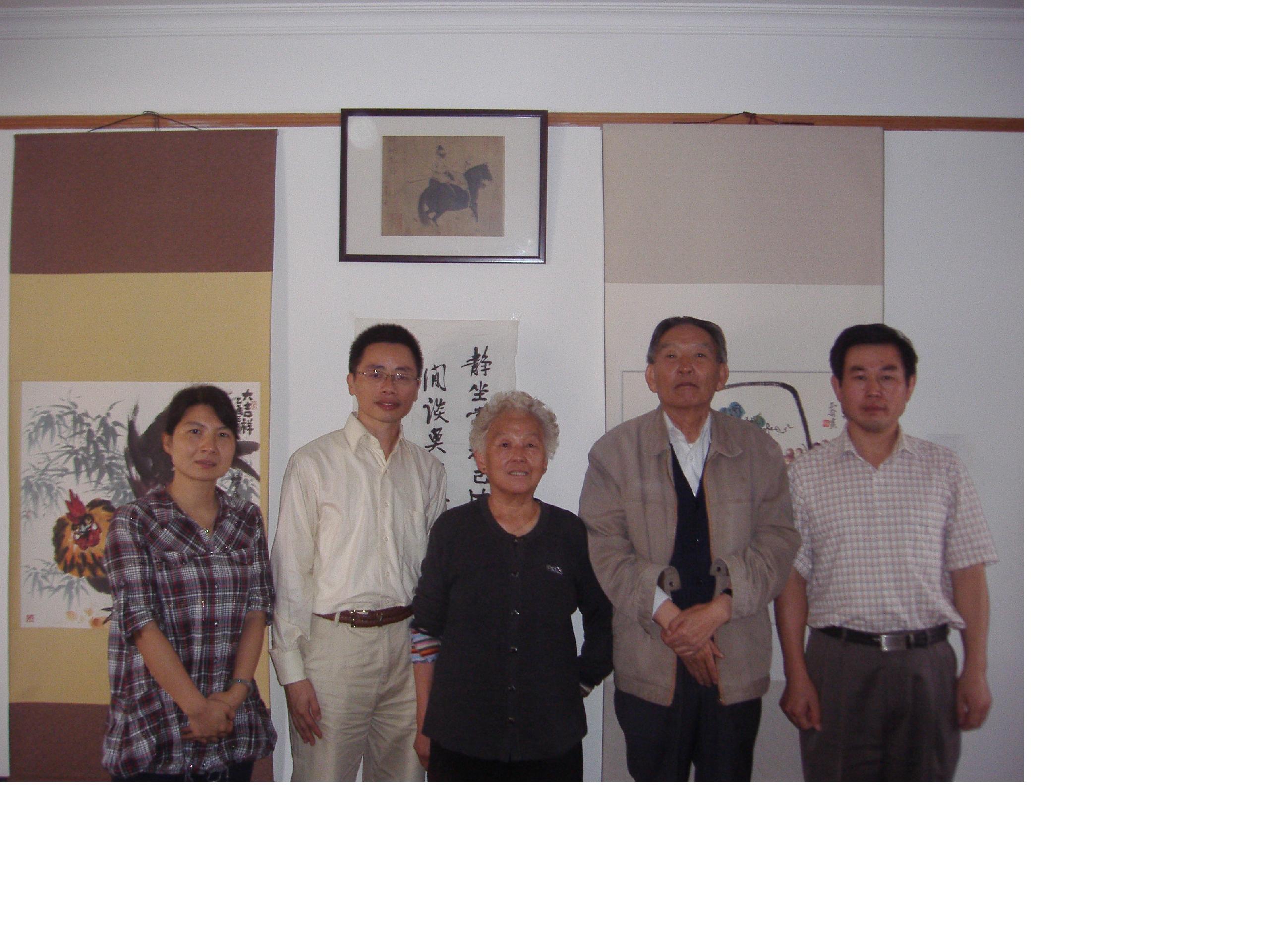 周俊院士夫妇和   happy漫画
领导合影