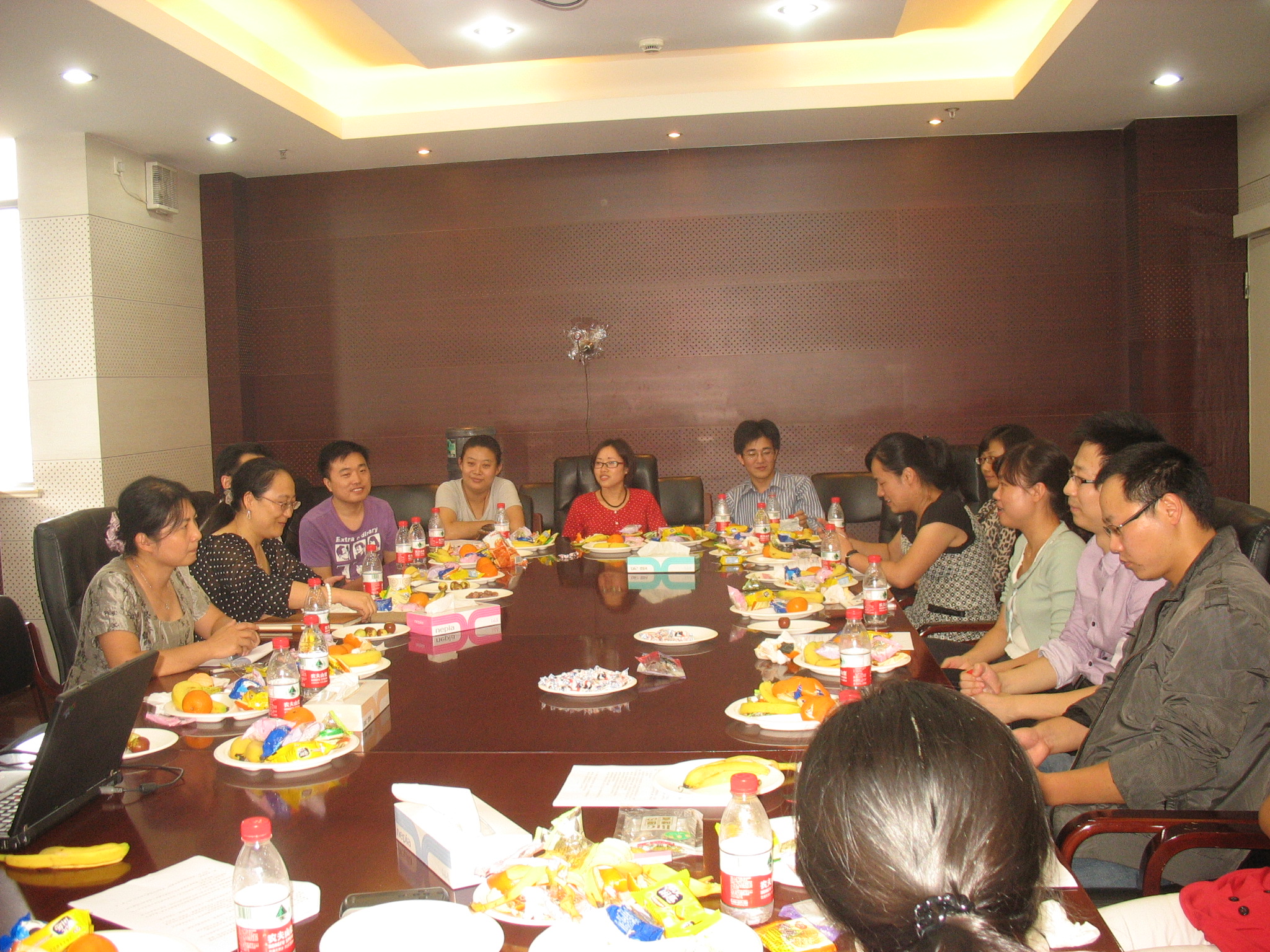    happy漫画
召开青年教师座谈会